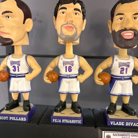 2002 Sacramento Kings Carl’s Jr. Series Bobblehead with Stand - Picture 3 of 7